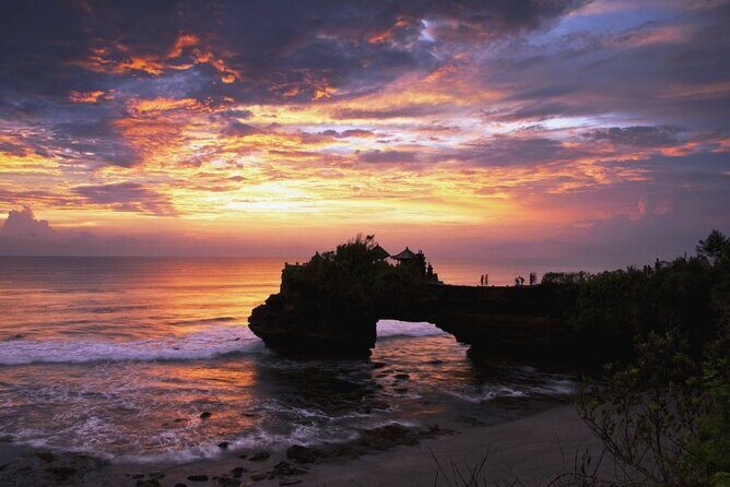Bali Full-Day Private Customize Tour - Uluwatu Temple: cliffside Hindu landmark with included admission