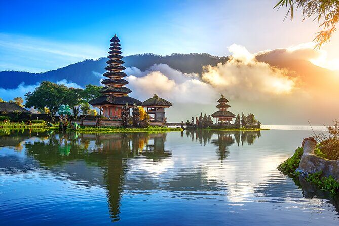 Bali Full-Day Tour: Exploring Instagrammable Place in North Bali - Ulun Danu Beratan Temple and the uplands lake atmosphere