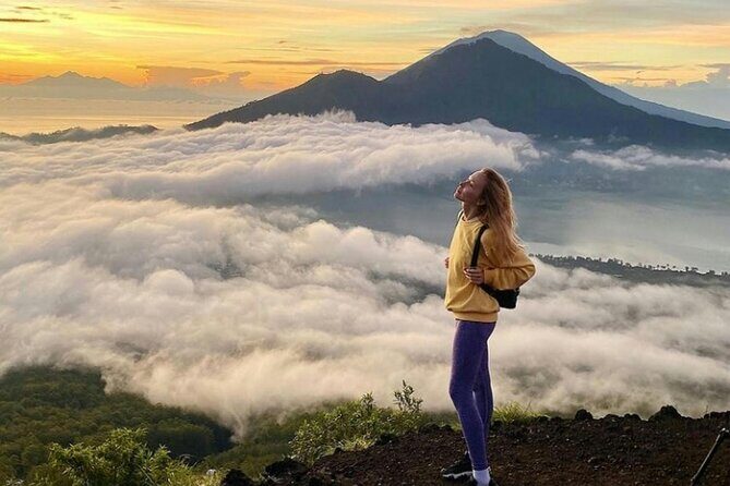 Bali: Private Mount Batur Sunrise Trek with Guide - Sunrise at 06.15 AM: what to watch for in the crater view