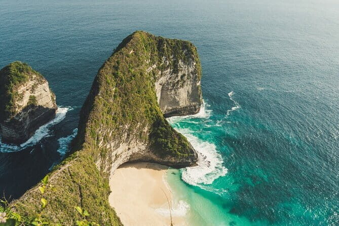 Discover the Enchanting Beauty of West Nusa Penida Private Tour - Broken Beach (Pasih Uug): dramatic cliffs and the ocean doing its thing