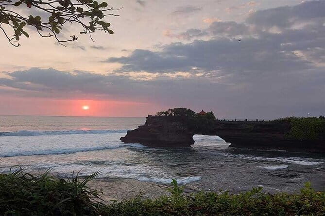 Full Day Private Tour from Tegenungan Waterfall to Tanah Lot - Tegalalang Rice Terraces in Ubud: manual planting and real Bali views