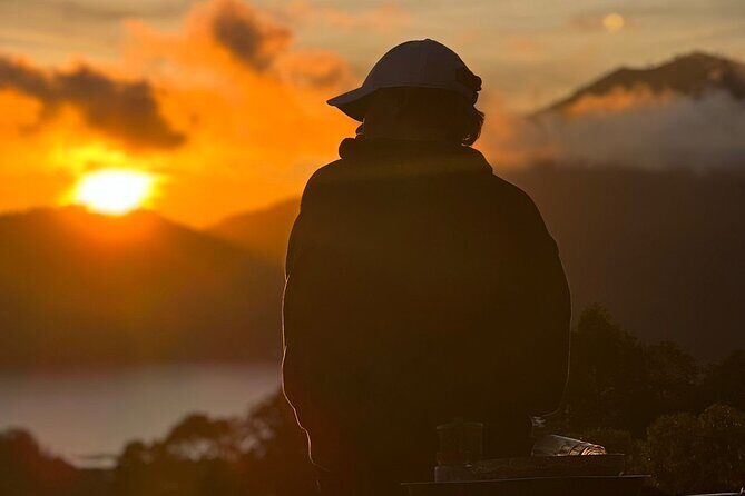 Mount Batur Sunrise Jeep Tour and Hot Spring - What’s happening while you wait: breakfast, hot drinks, and photo help