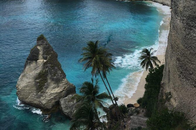 Nusa Penida Tour - Stop 1: Kelingking Beach and the steep reality check