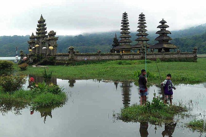 Private Munduk Waterfalls Trekking Tour - Ulun Danu Bratan temple: add-on time and what to plan