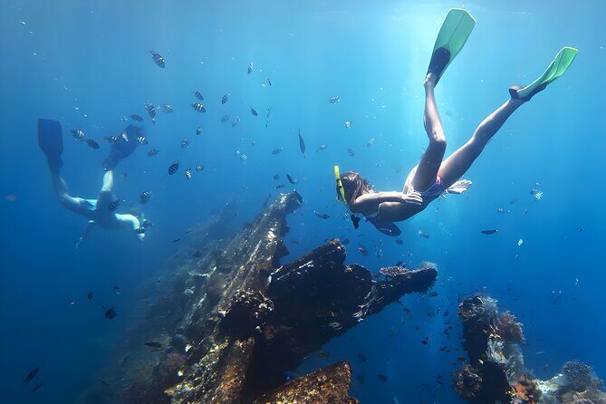 Snorkeling in Blue Lagoon Padang Bai Bali : Snorkel in the clear blue waters - Weather and water clarity: when Blue Lagoon looks different
