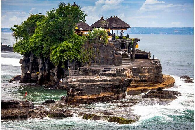 Tanah Lot Sunset Private Tour - Tanah Lot Temple: the sea temple on a tide-shaped rock