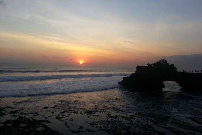 Ubud Tegalalang Rice Teracce & Tanah Lot Tour - Stop 5: Ubud Traditional Art Market (souvenirs plus local atmosphere)